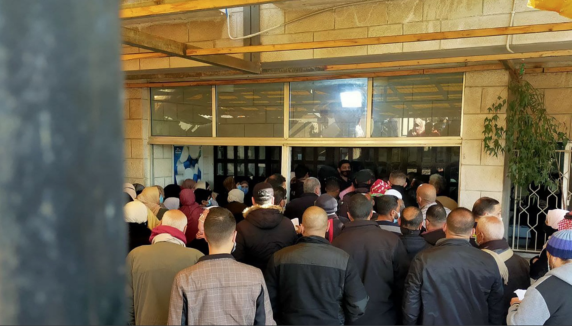 إغلاق العيادات الخارجية وتأجيل العمليات: عن أي «سيطرة» نتحدث؟