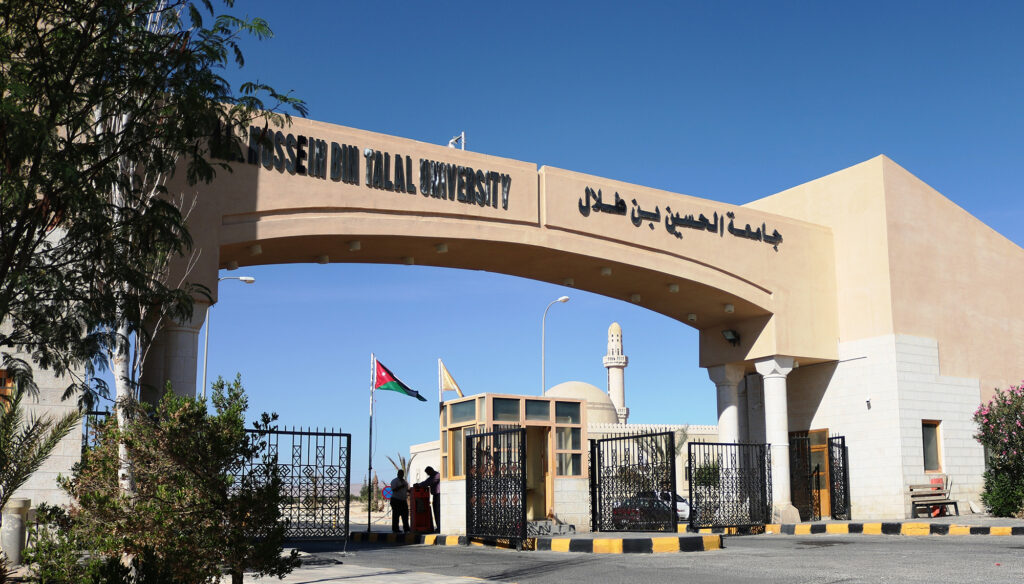 «ما بدنا نسعفك على الفاضي»: عن الواقع الصحيّ في سكنات الطالبات