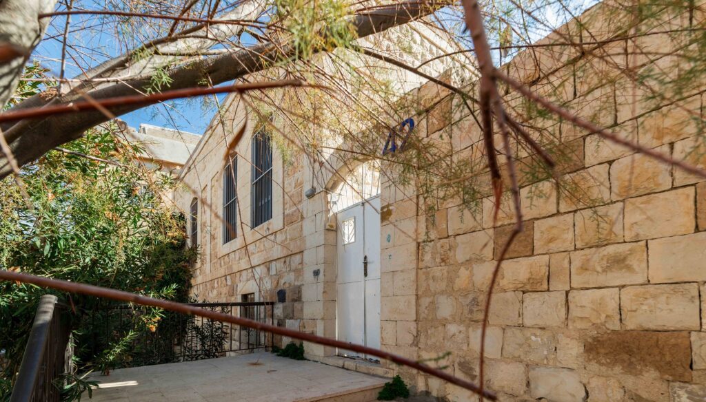 في أَثَر ميسون الصُّناع
