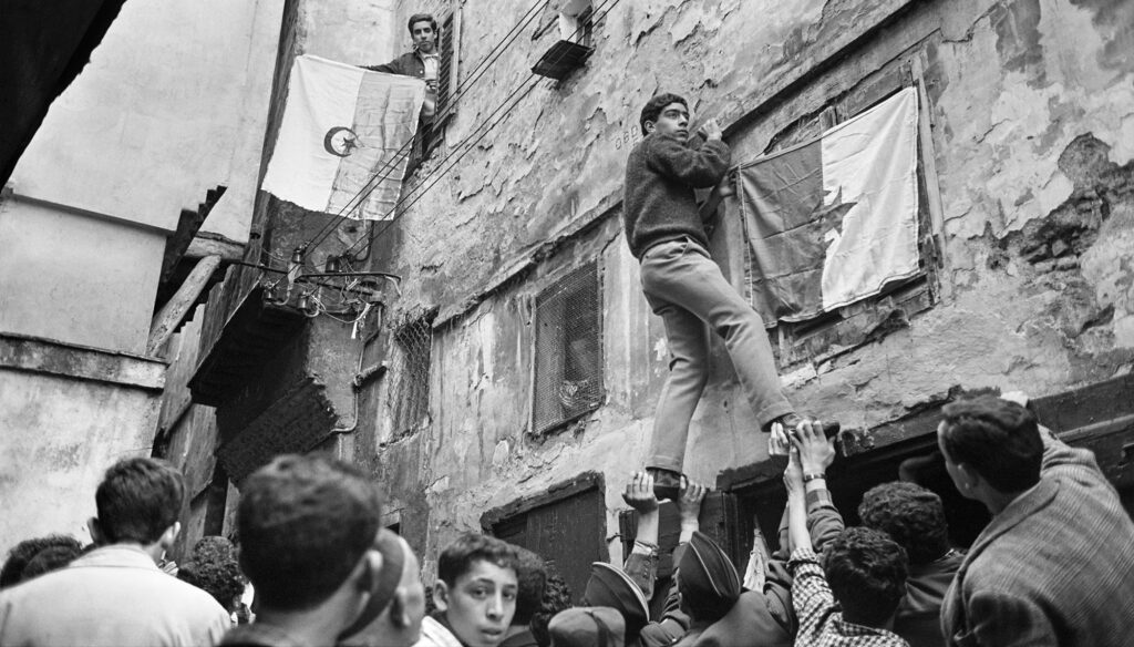 الجزائر 1962: مليكة رحال تُعيد إنتاج لحظة الاستقلال شعبيًا