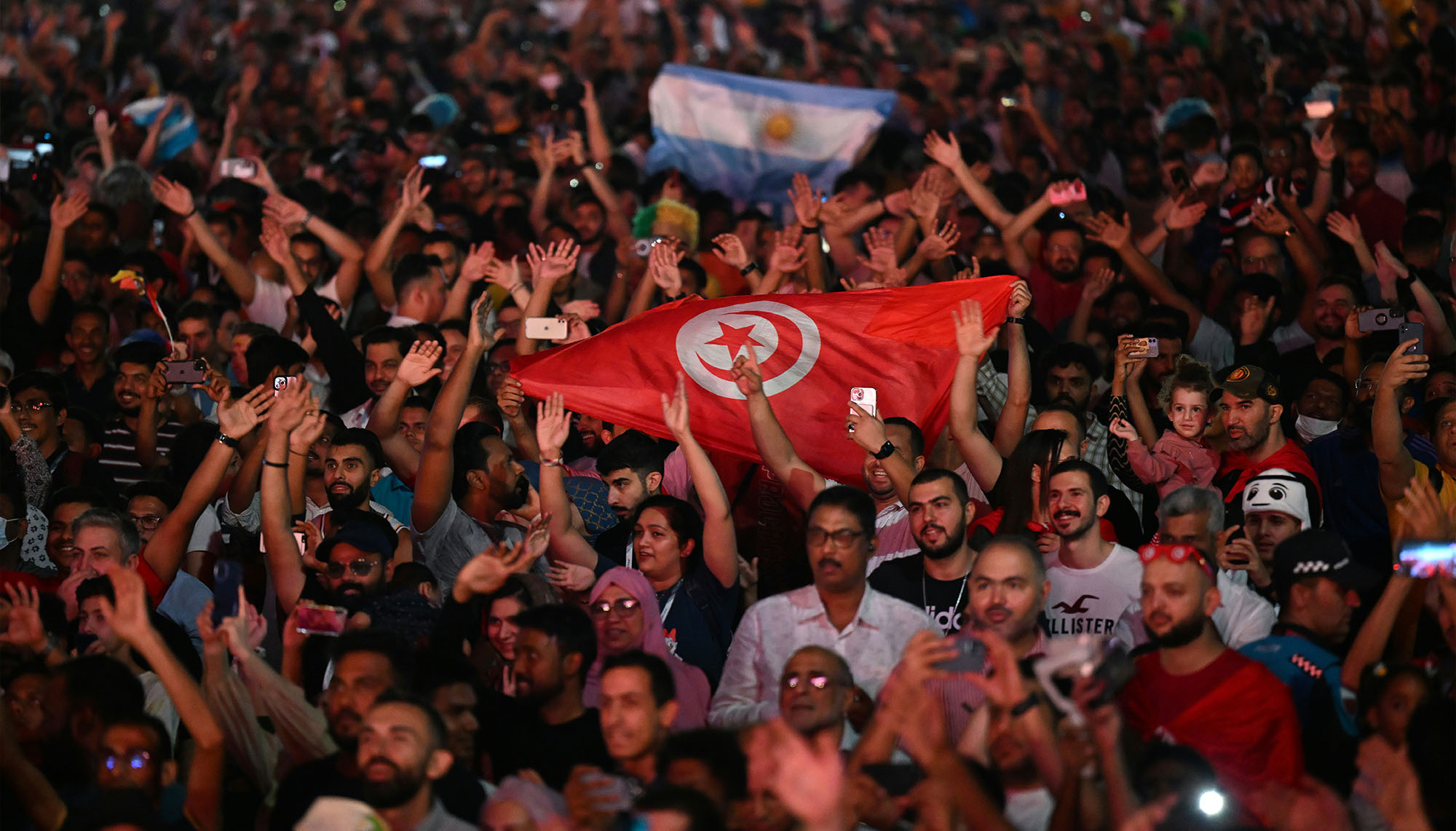الملاعب والأمم المتخيلة: أن تؤخذ كرة القدم على محمل الجدّ
