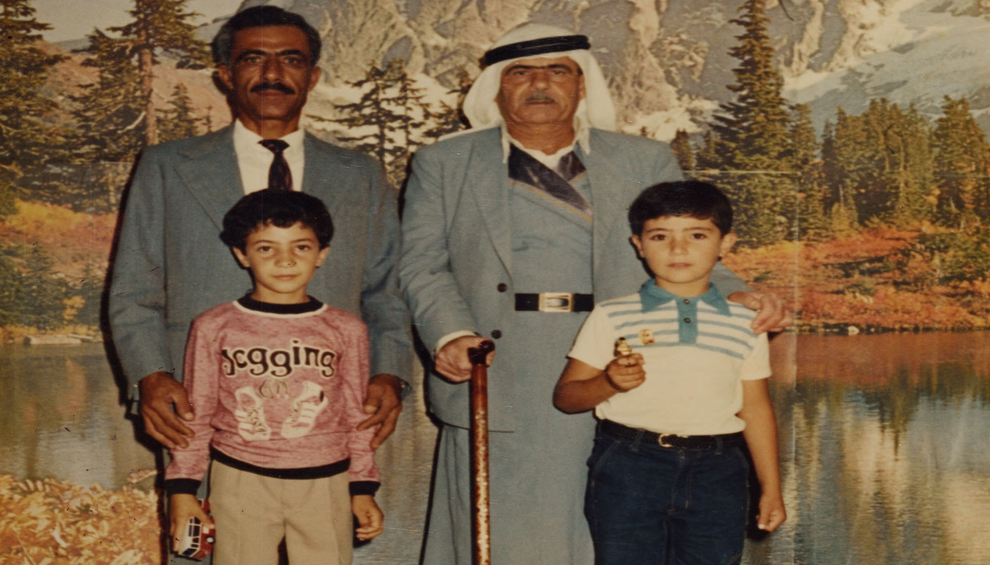 أغراض على هامش الصورة