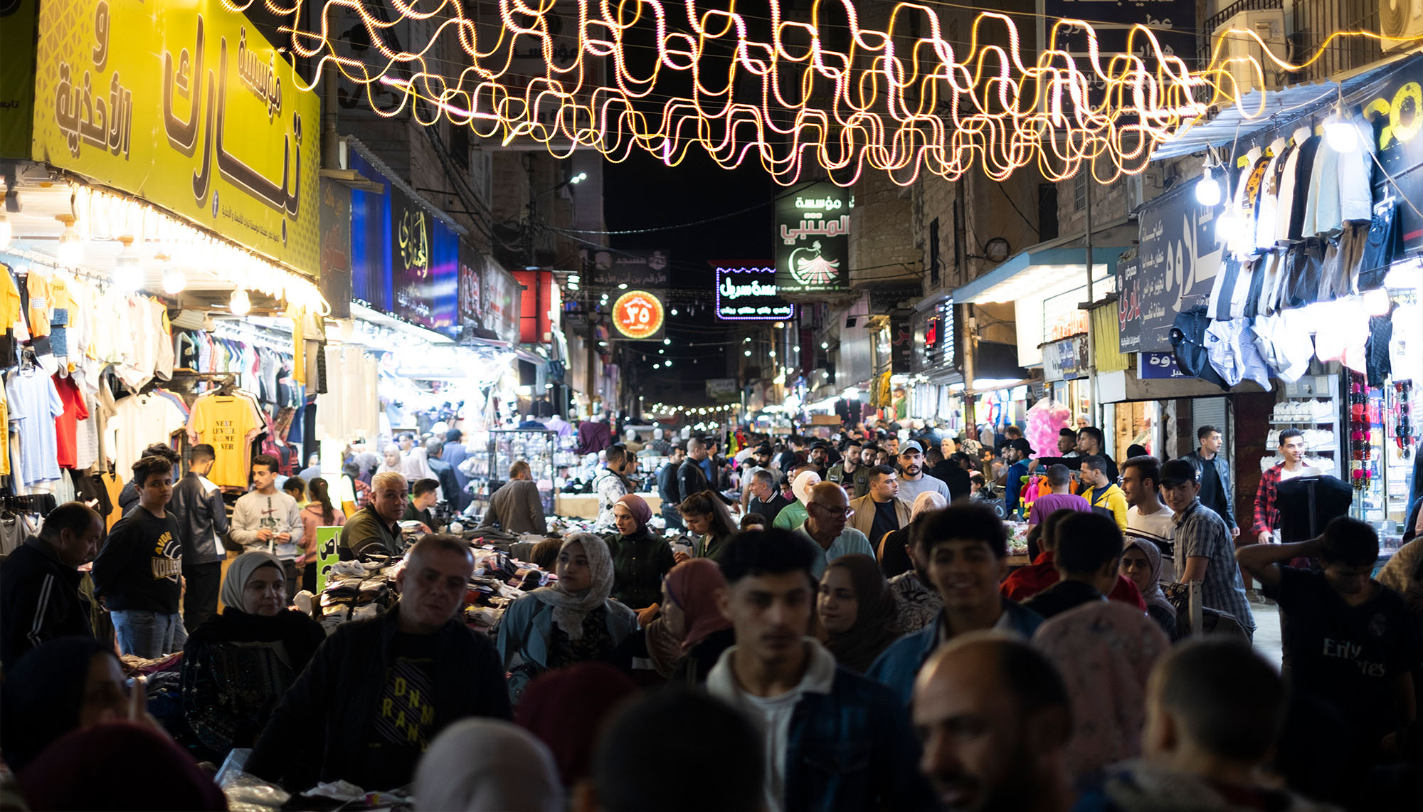 سوق العيد في إربد: «قرّب يا أبو العيال»