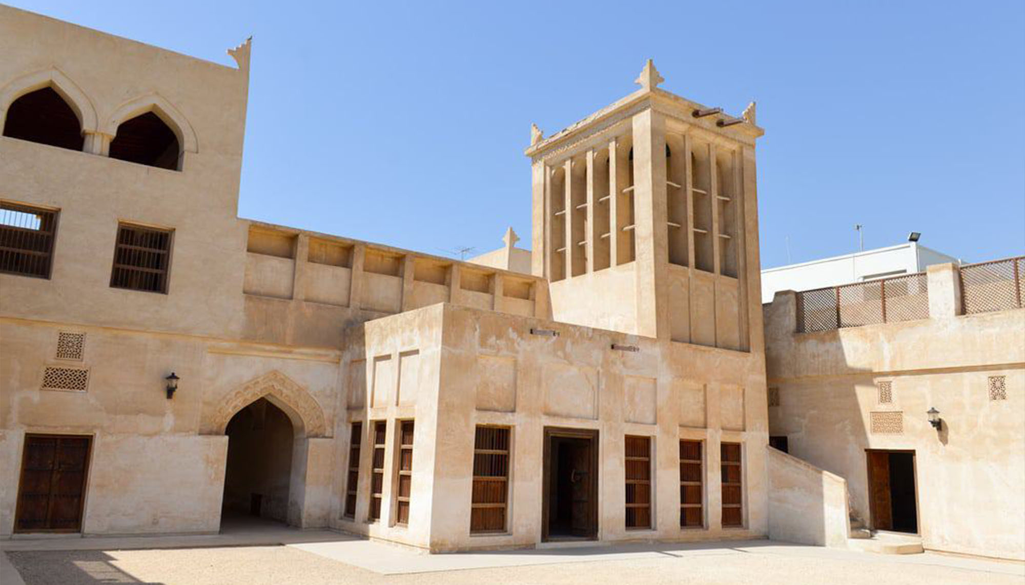 تبرّد البيوت وتسخّن الكوكب: هل يمكن العيش في عالم بلا مكيّفات هواء؟