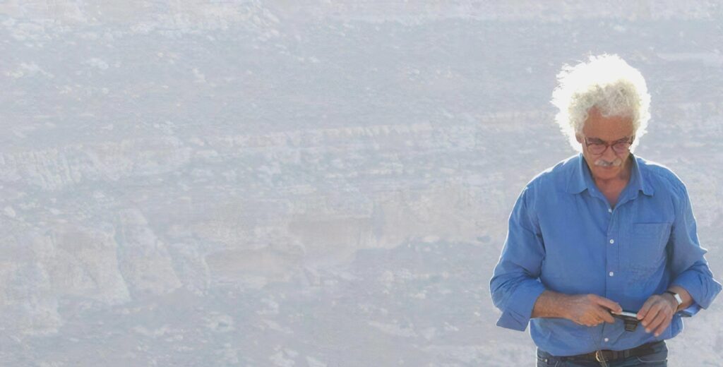 «سأموت بعنق مرفوعة»: ما الذي فقدناه برحيل زكريا محمد؟