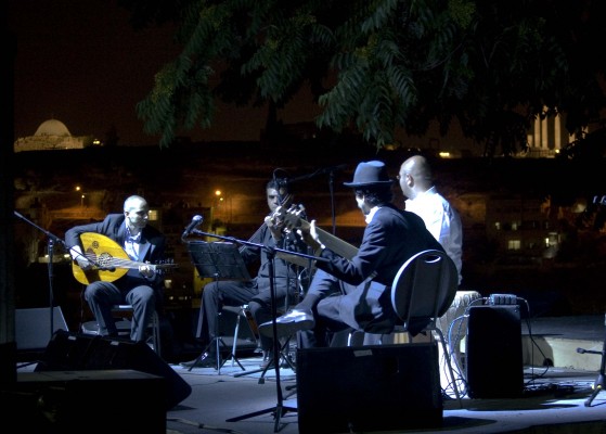 Jara theater3